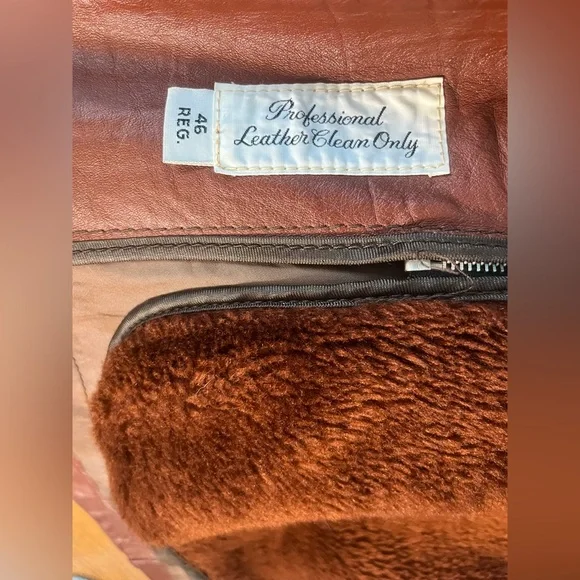 70s Vintage Brown Leather Jacket with Removable Faux Fur Lining - Picture 4 of 9